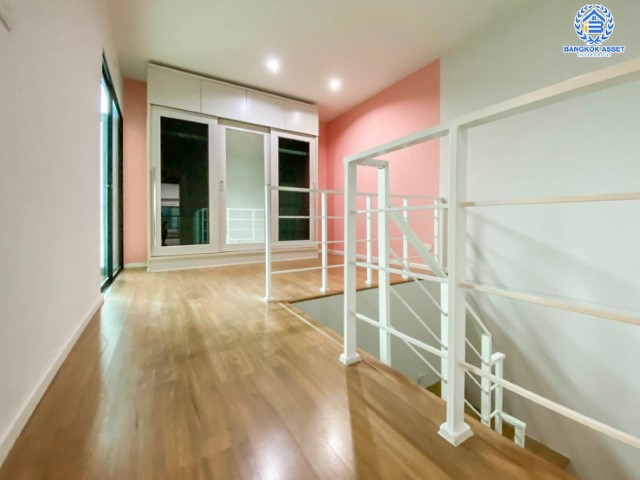 ทาวน์โฮมมือสอง ม.บ้านกลางเมือง ราชพฤกษ์-พระราม5 ทาวน์โฮม3ชั้น บ้านสวยเหมือนไม่เคยเข้าอยู่ บนเนื้อที่ 17 ตร.ว. ฟังก์ชัน 3 ห้องนอน 3 ห้องน้ำ 2  ที่จอดรถ บนทำเลเดินทางสะดวก เชื่อมต่อถนน นครอินทร์, พระราม5, ราชพฤกษ์, รัตนาธิเบศร์ ใกล้รถไฟฟ้าและทางด่วน!